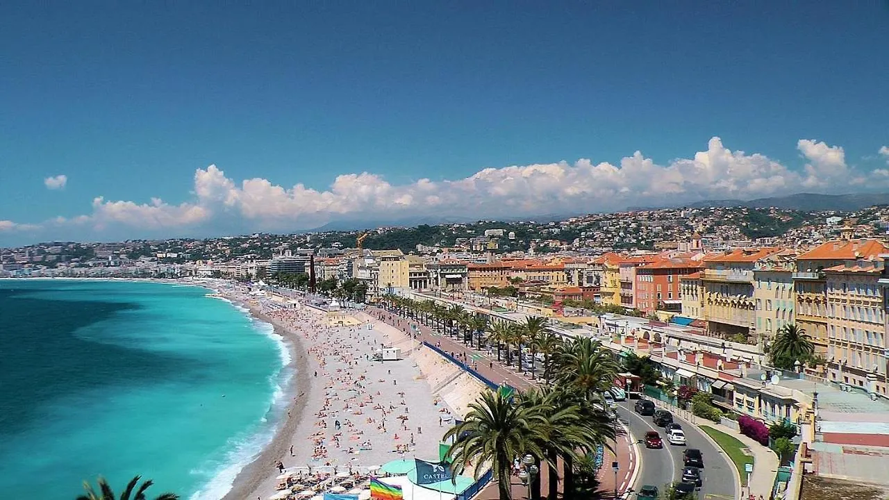 Nestor&Jeeves - City Break - Central - Very Close Sea Niza
